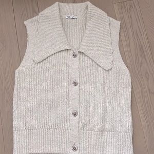 Zara cable knit sweater with jewelry button